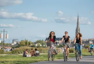 Les quais de Bordeaux à vélo Les quais de Bordeaux à vélo